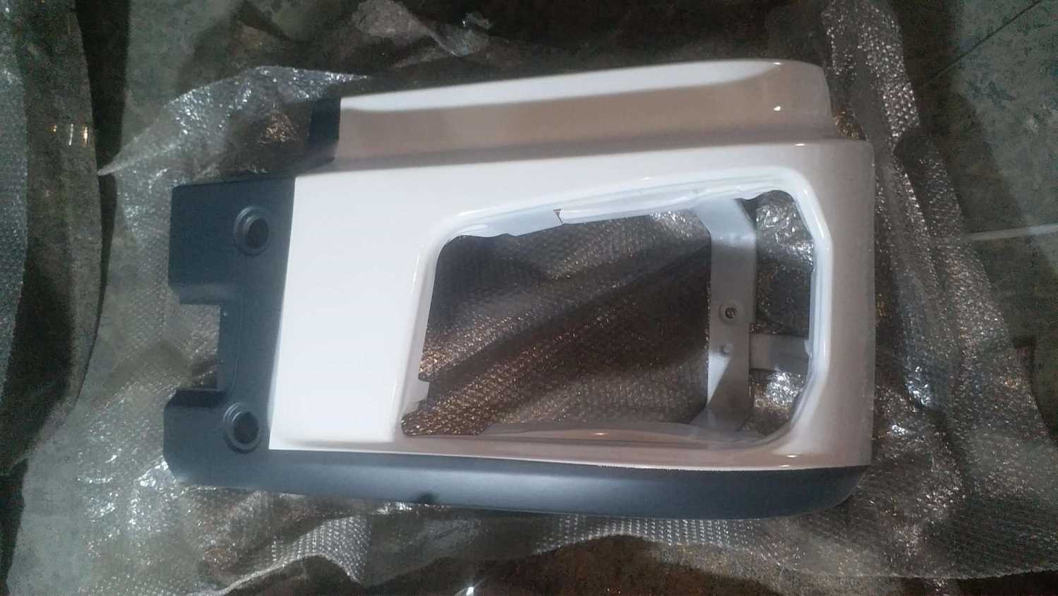 Бампер левая часть (белый) X3000